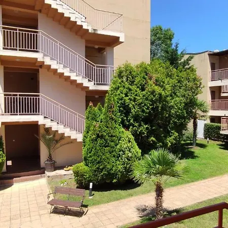 любимото синьо в Apartment *